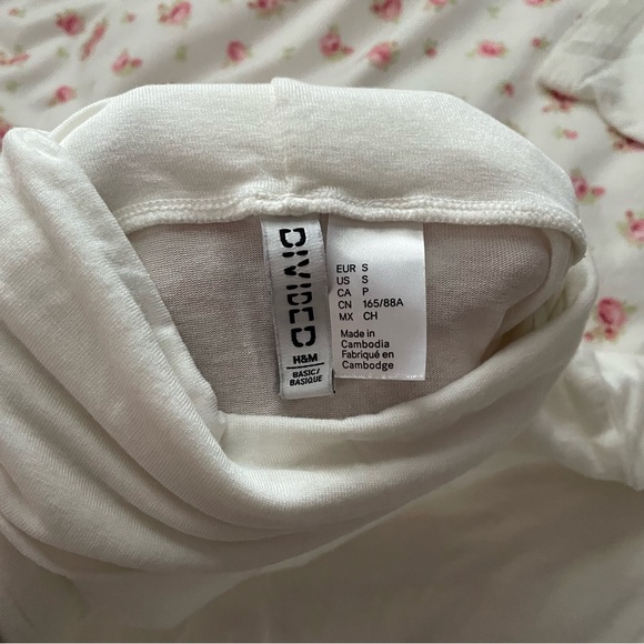 h&m white turtleneck top - Picture 2 of 2